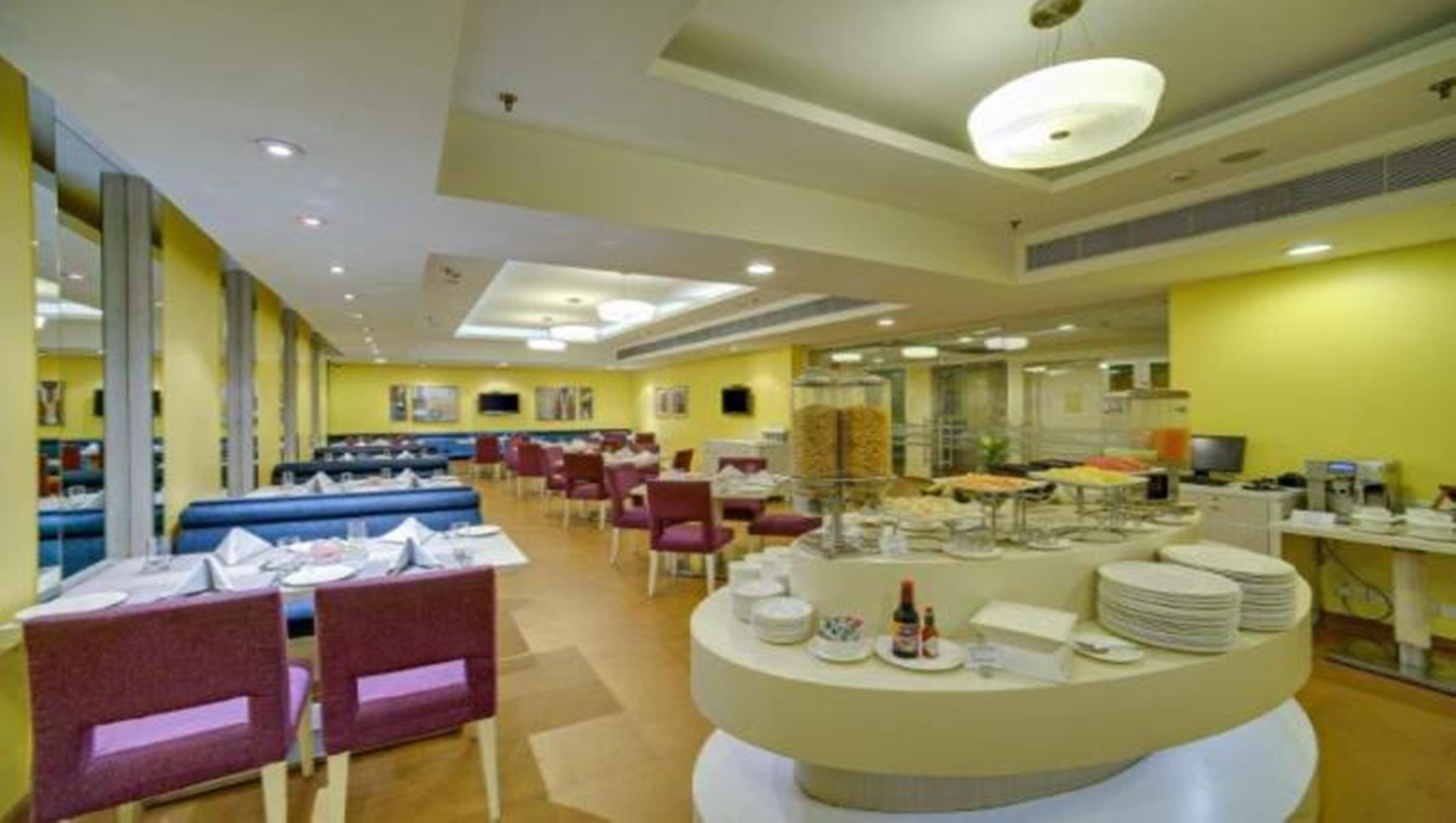 Sarovar Portico Naraina, Hotel Нью-Дели Экстерьер фото