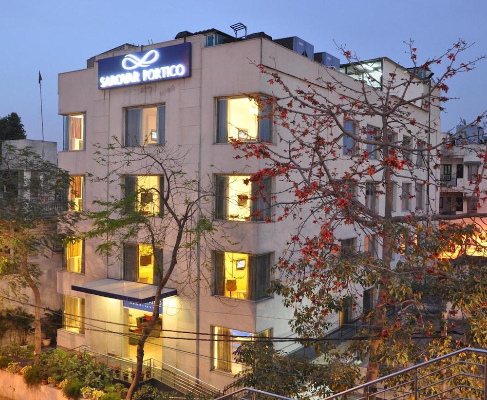 Sarovar Portico Naraina, Hotel Нью-Дели Экстерьер фото