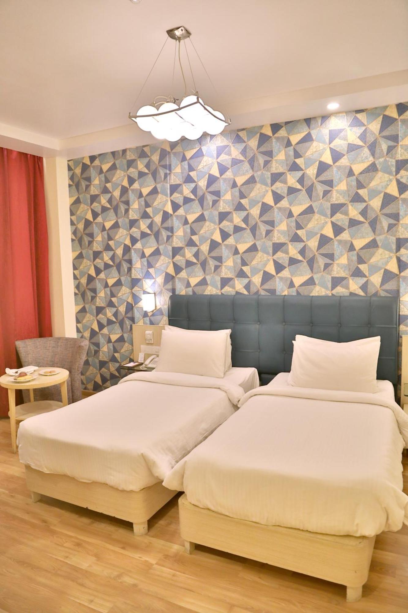 Sarovar Portico Naraina, Hotel Нью-Дели Экстерьер фото