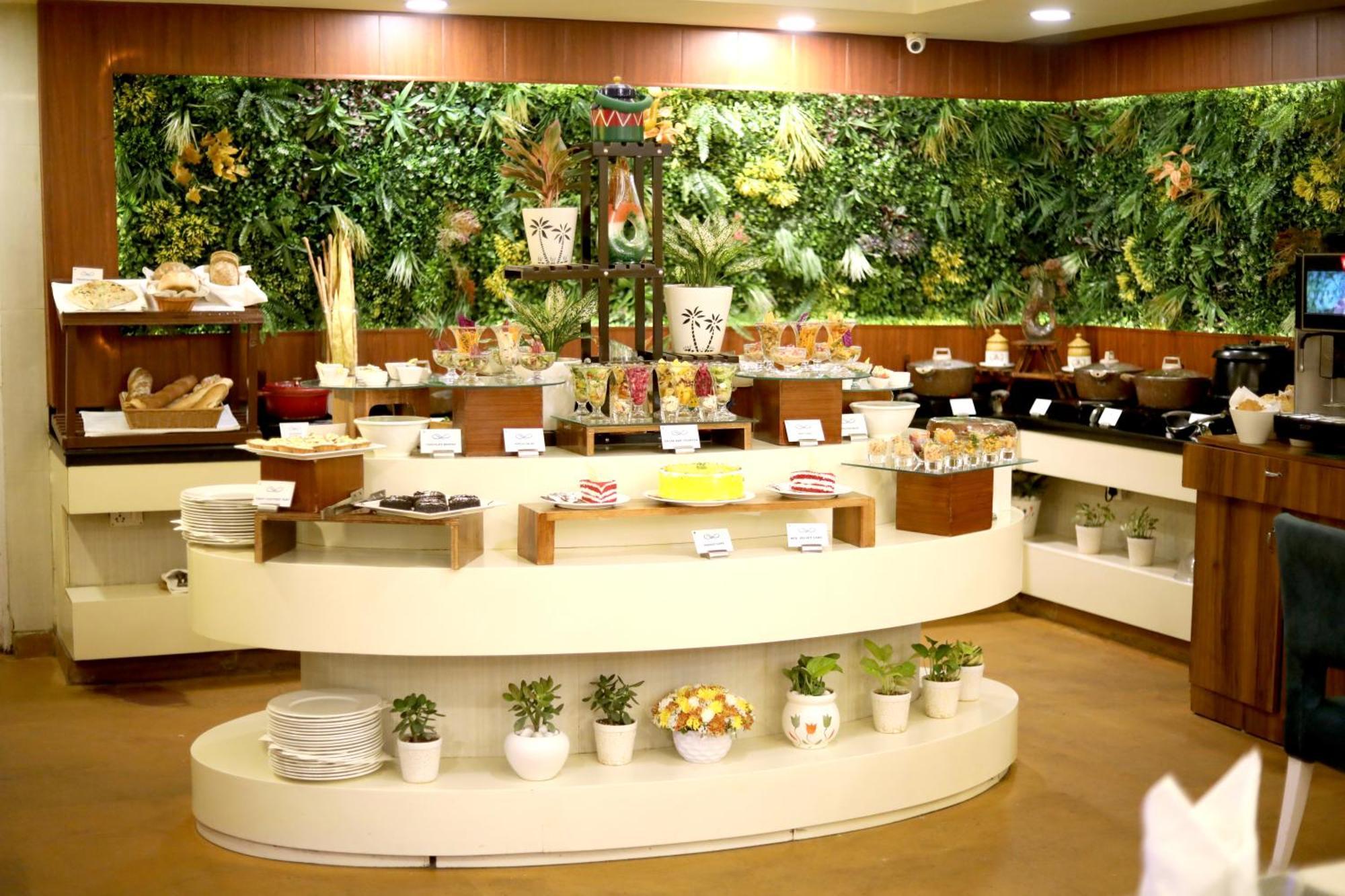 Sarovar Portico Naraina, Hotel Нью-Дели Экстерьер фото