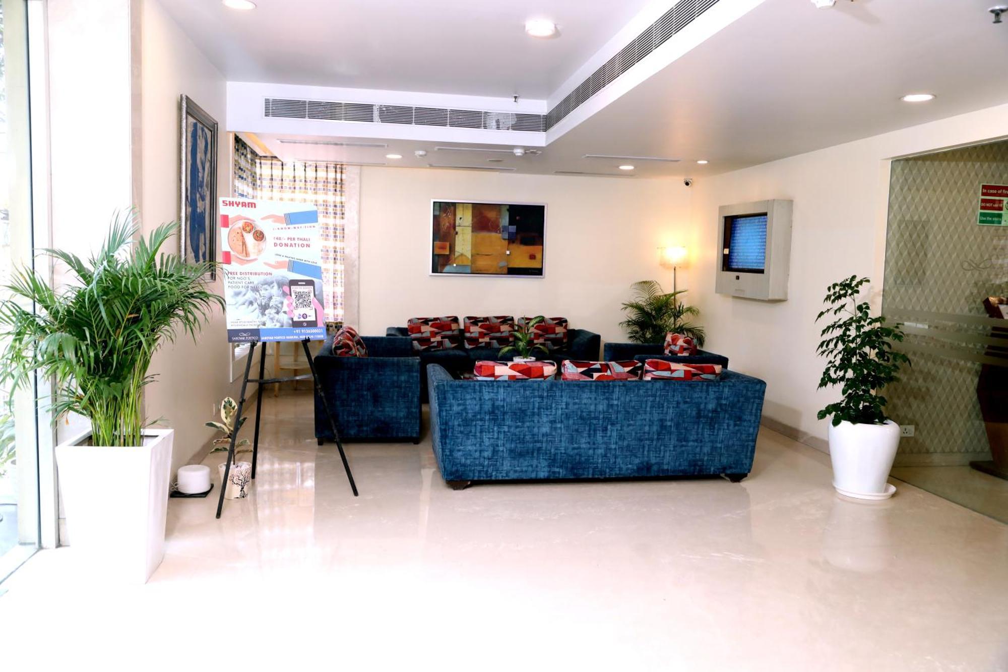Sarovar Portico Naraina, Hotel Нью-Дели Экстерьер фото