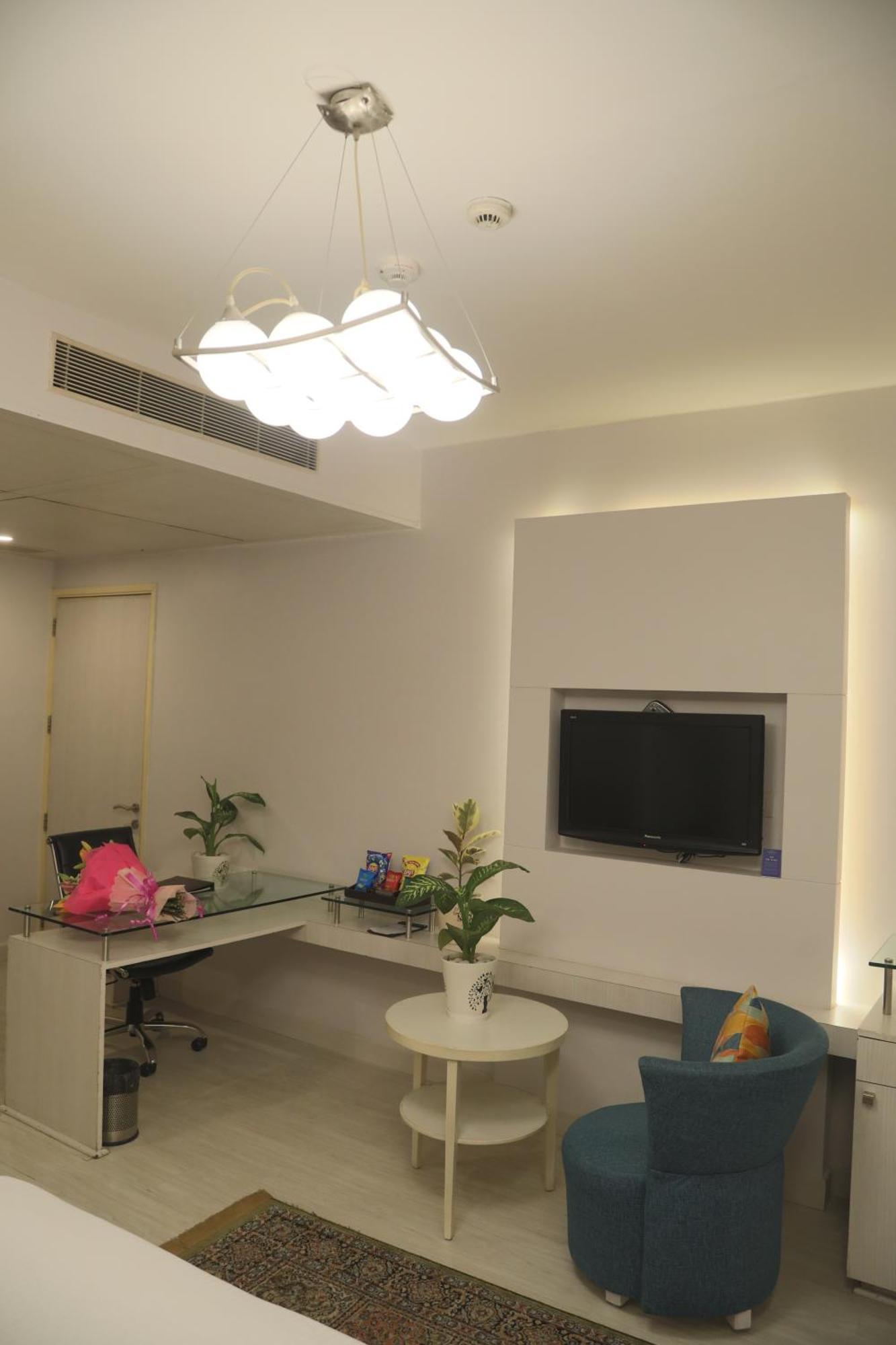 Sarovar Portico Naraina, Hotel Нью-Дели Экстерьер фото