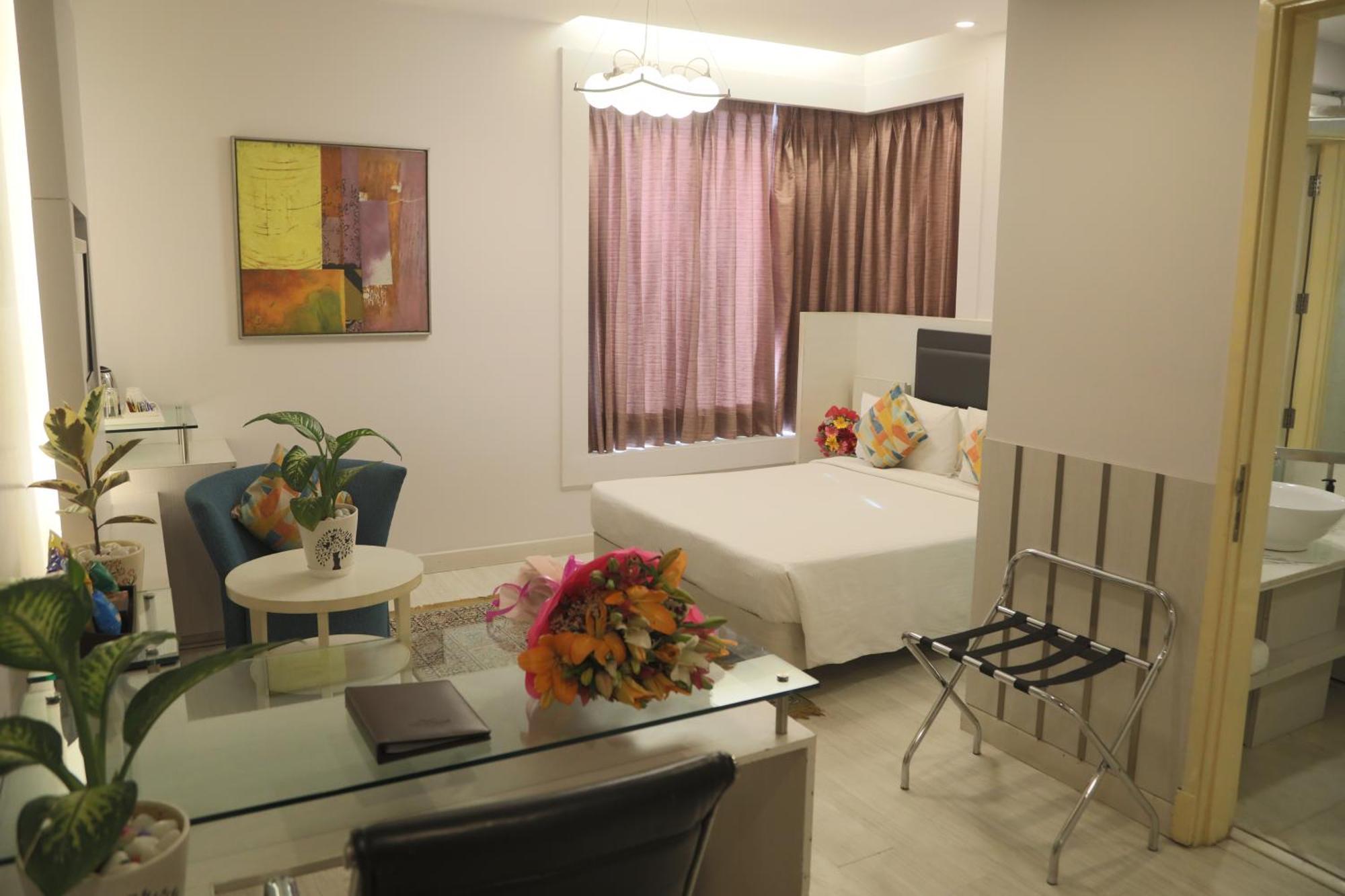 Sarovar Portico Naraina, Hotel Нью-Дели Экстерьер фото