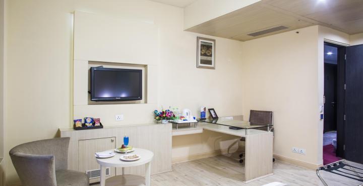Sarovar Portico Naraina, Hotel Нью-Дели Экстерьер фото