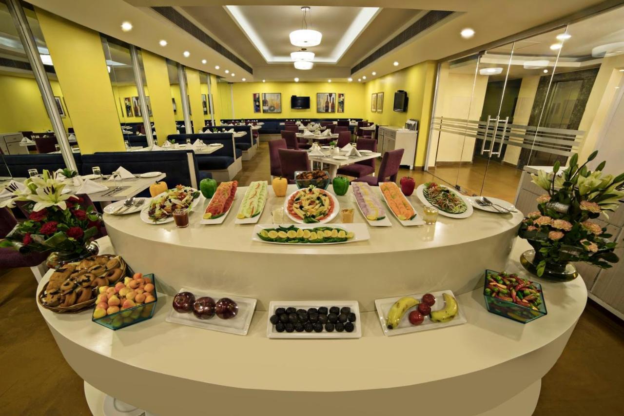 Sarovar Portico Naraina, Hotel Нью-Дели Экстерьер фото